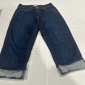 Levi Jeans, womens, 515 capri , excellent condition, size 6